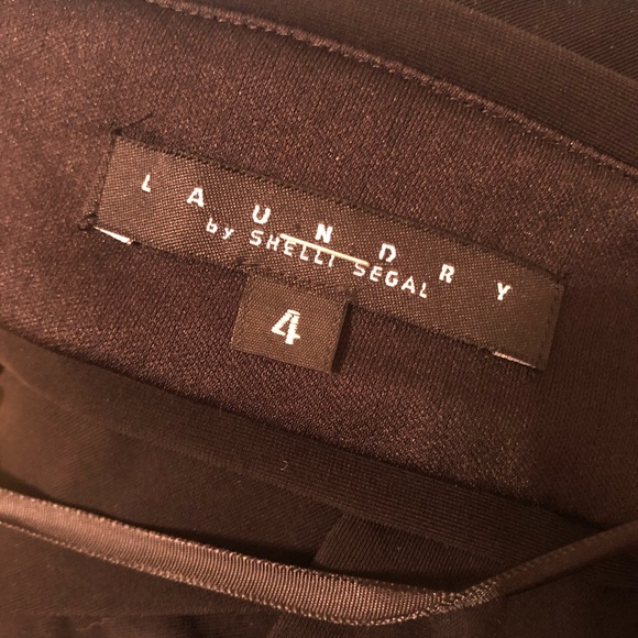 Long black strapless dress with cutout back - Picture 2 of 4